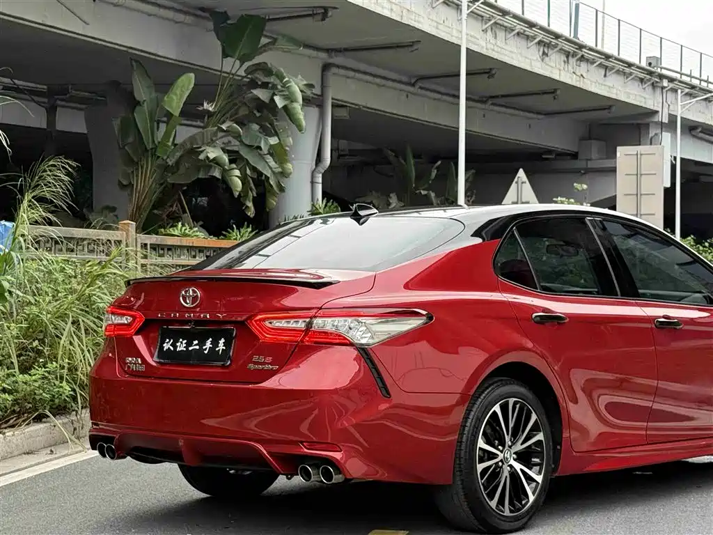 Toyota Camry 2018 — фото 21