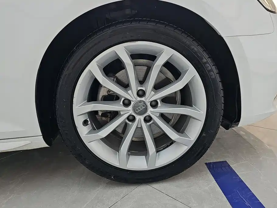 Audi A4L 2018