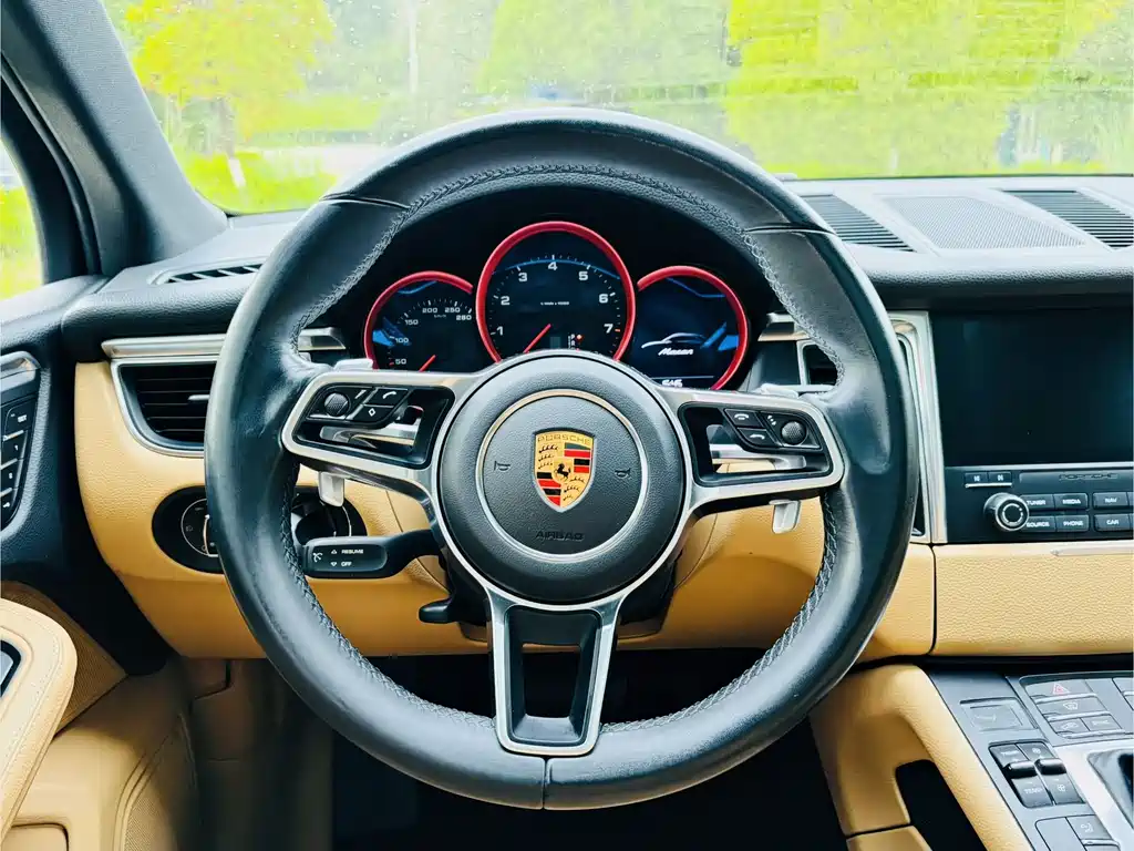 Porsche Macan 2017 — фото 15