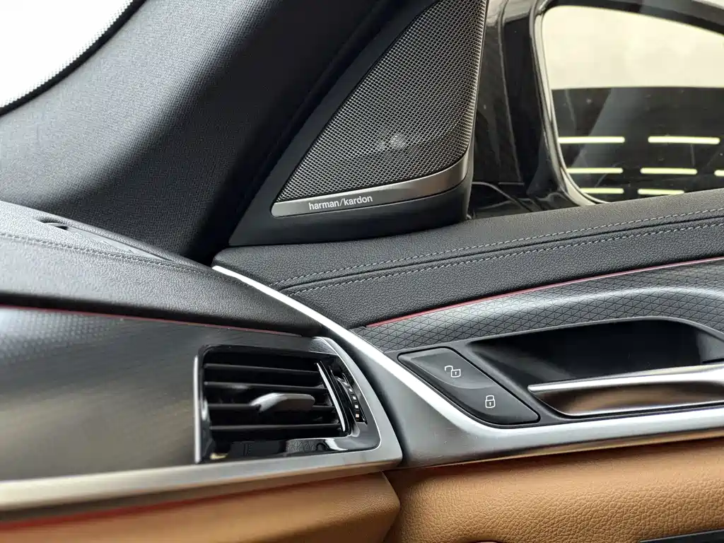 BMW 5 Series 2023 — фото 10