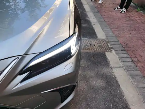 Lexus ES 2025