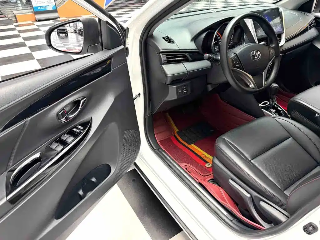 Toyota Yaris L 2022
