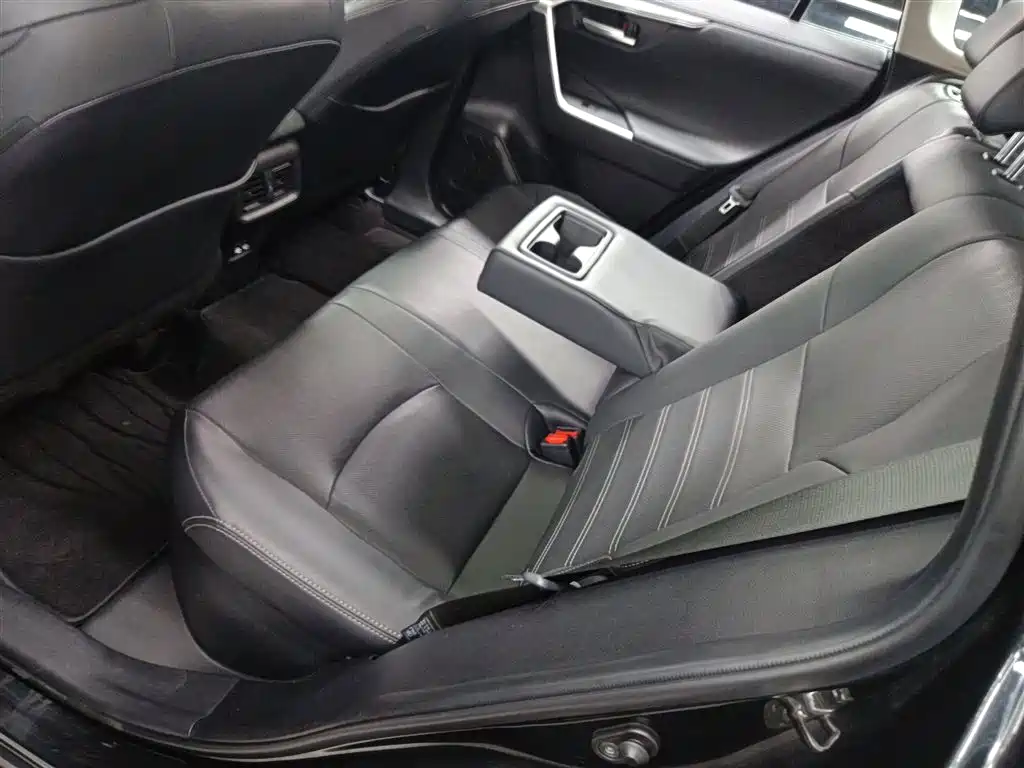 Toyota Wildlander 2023 — фото 13