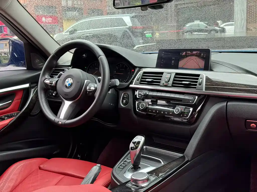 BMW 3 Series 2018 — фото 9