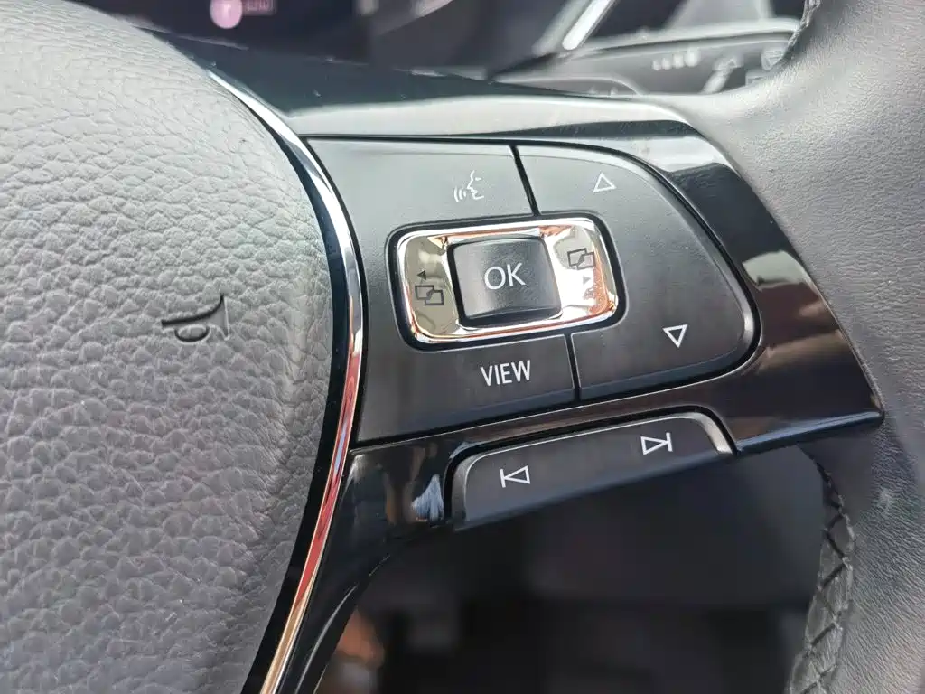 Volkswagen Tiguan L Plug-In Hybrid 2021 — фото 22