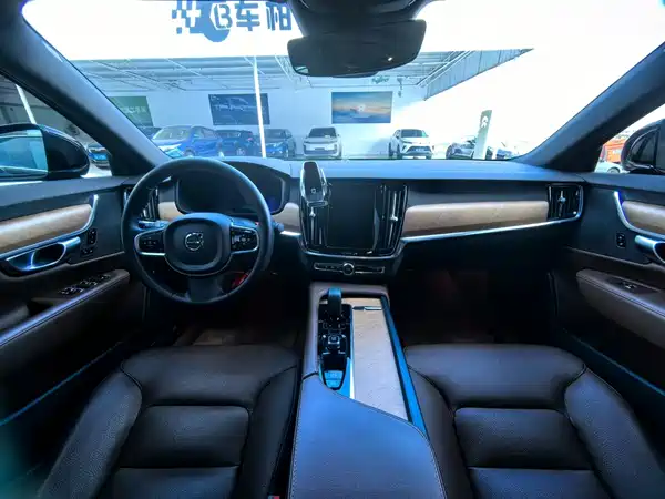 Volvo S90 2024