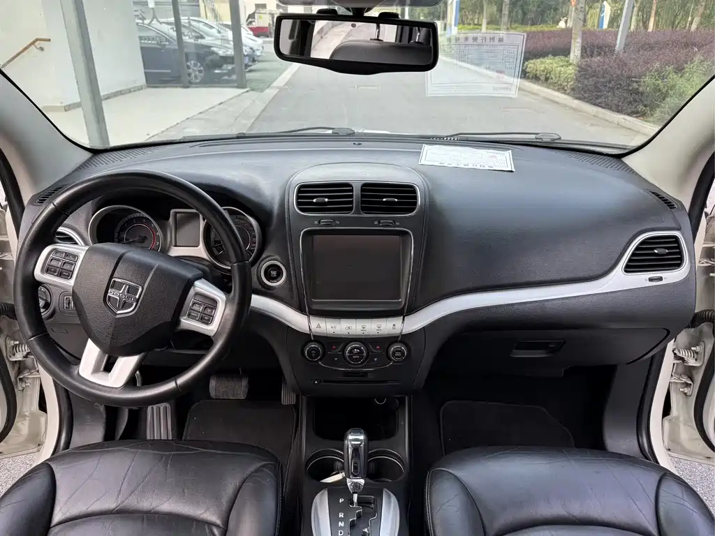 Dodge Journey 2015 — фото 10