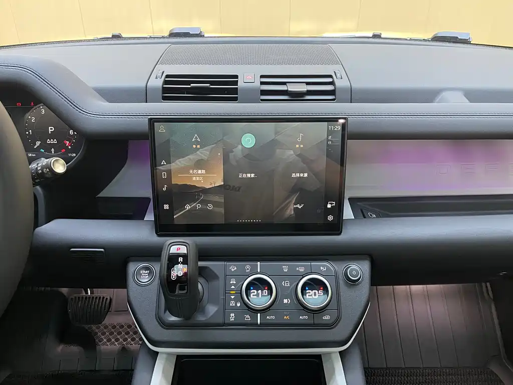 Land Rover Defender 2025 — фото 14