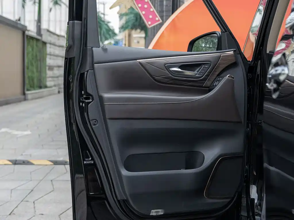 Toyota Alphard 2024 — фото 16