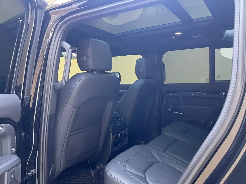 Land Rover Defender 2025 — фото 13