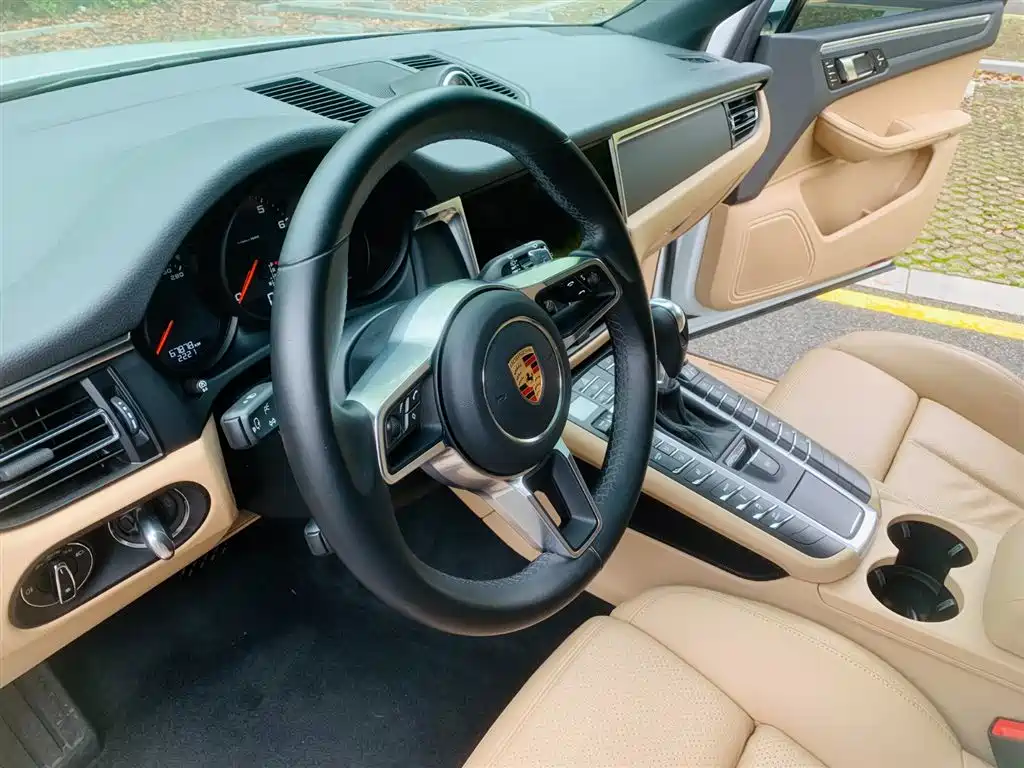 Porsche Macan 2020 — фото 14
