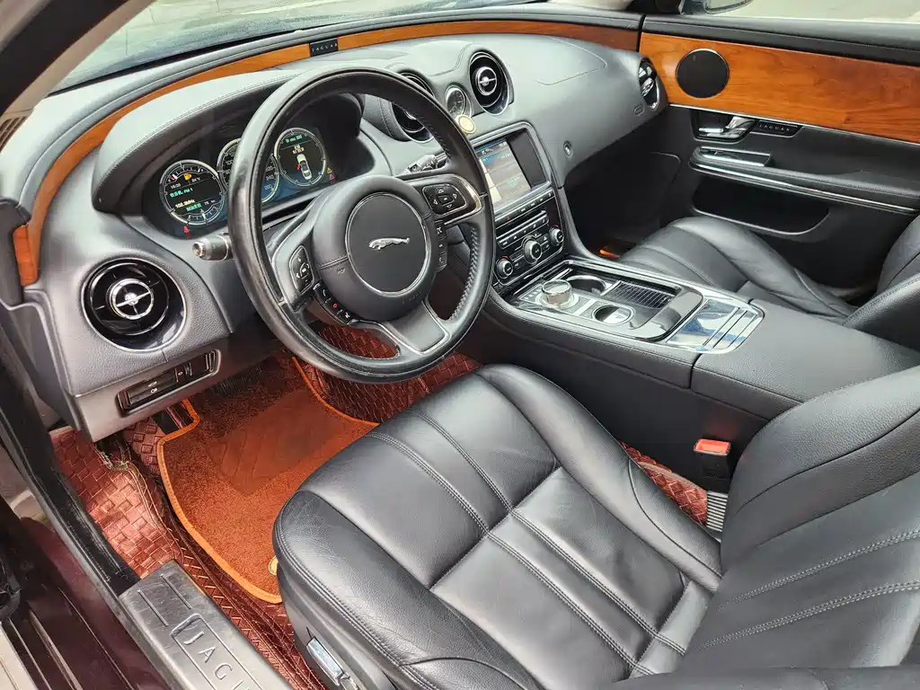 Jaguar XJ 2015 — фото 16