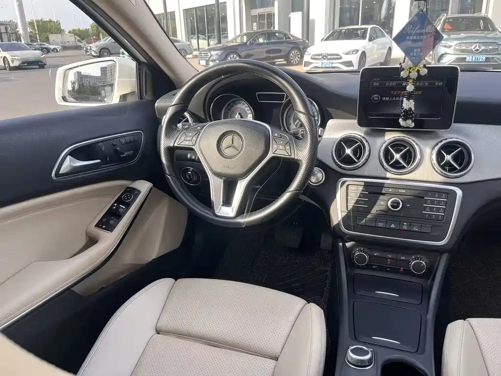 Mercedes-Benz GLA 2016 — фото 12