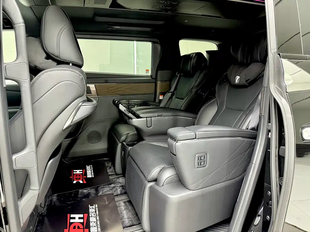 Toyota Alphard 2024 — фото 10
