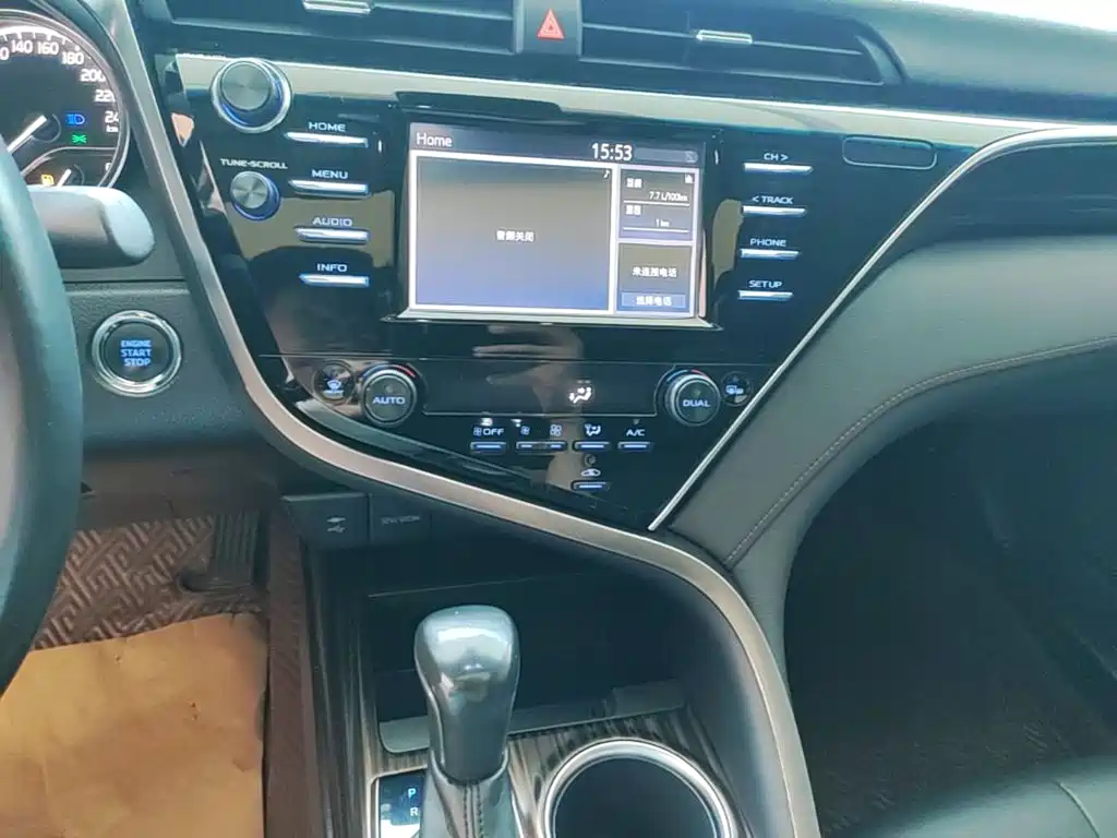 Toyota Camry 2019 — фото 13