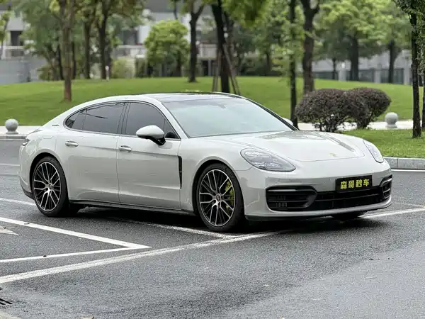 Porsche Panamera 2023