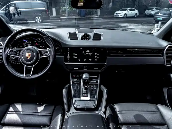 Porsche Cayenne 2021