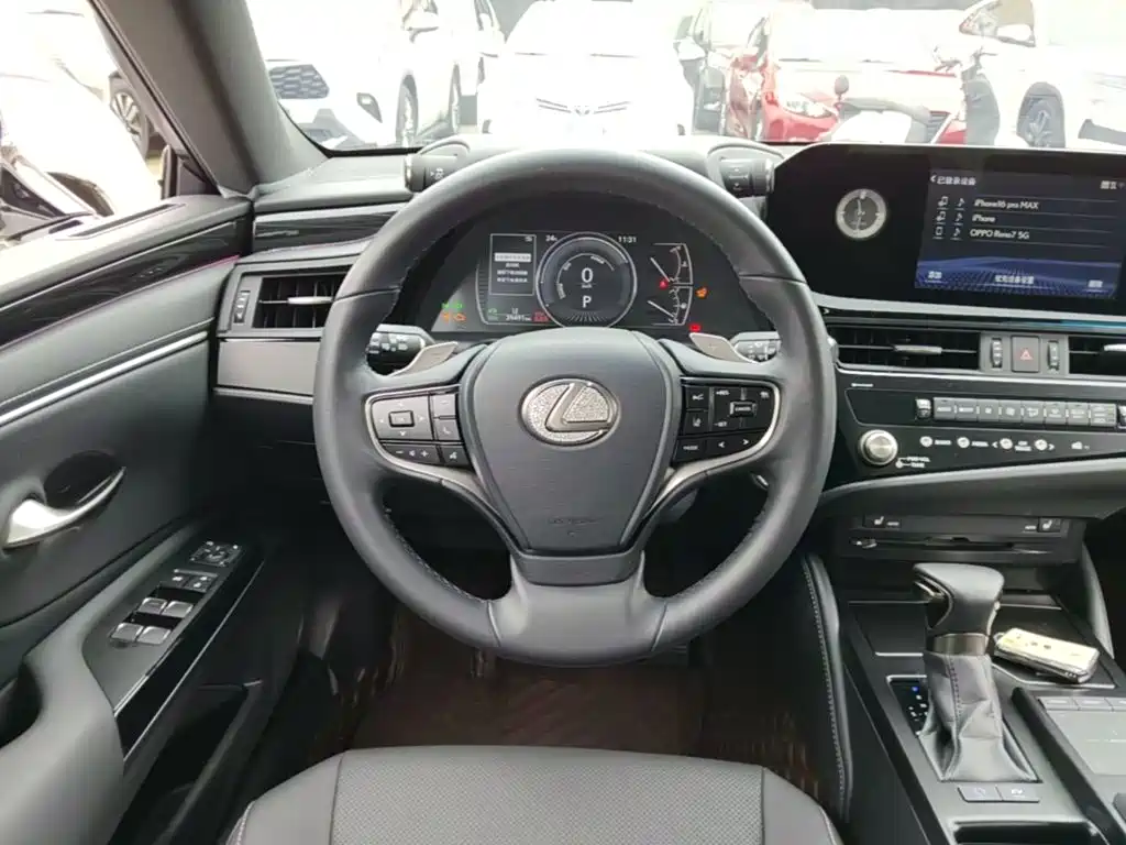 Lexus ES 2022 — фото 11