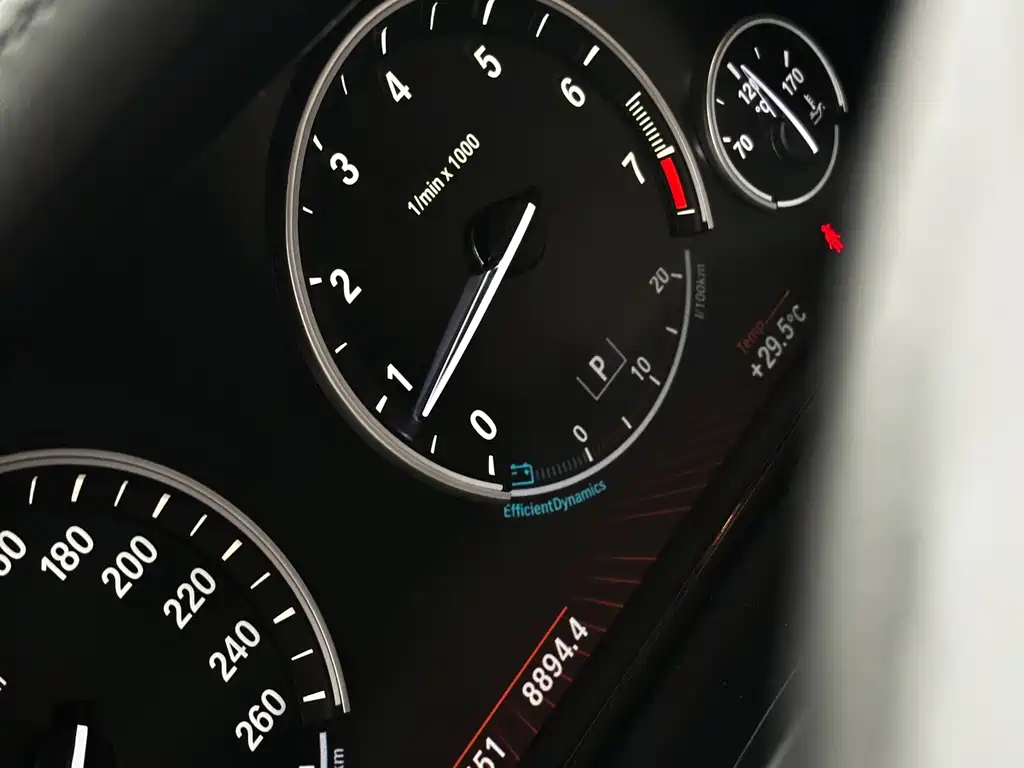 BMW 7 Series 2011 — фото 9