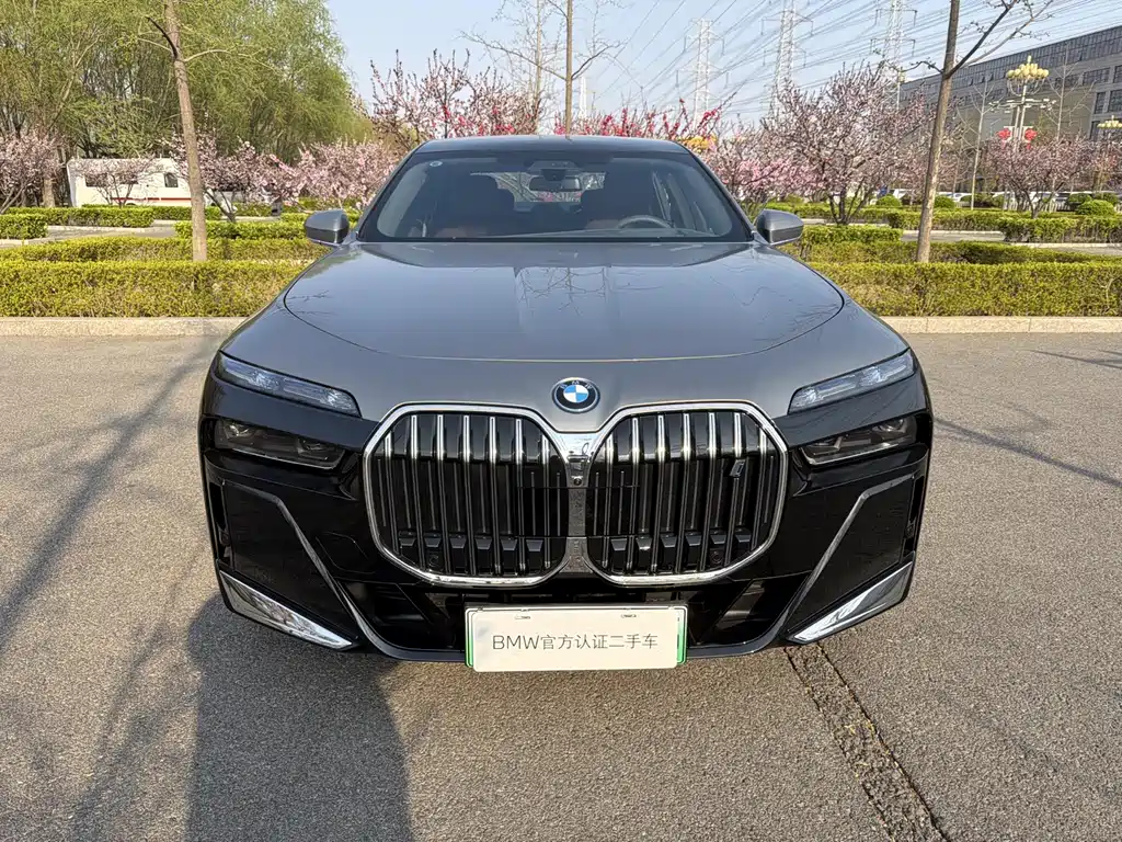 BMW i7 2025 — фото 2