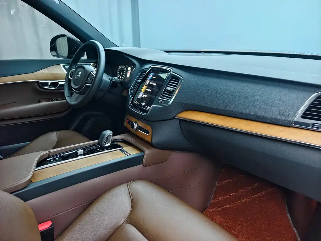 Volvo XC90 2022 — фото 14