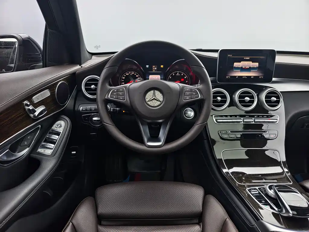 Mercedes-Benz GLC 2018 — фото 13
