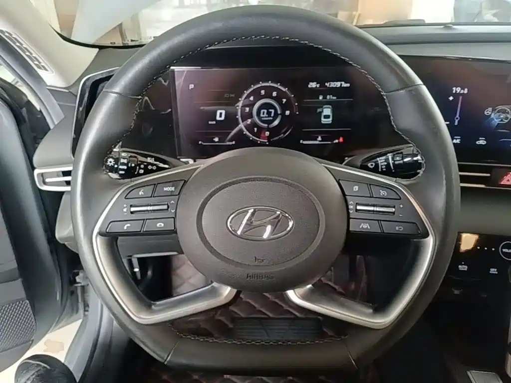 Hyundai Elantra 2021 — фото 11
