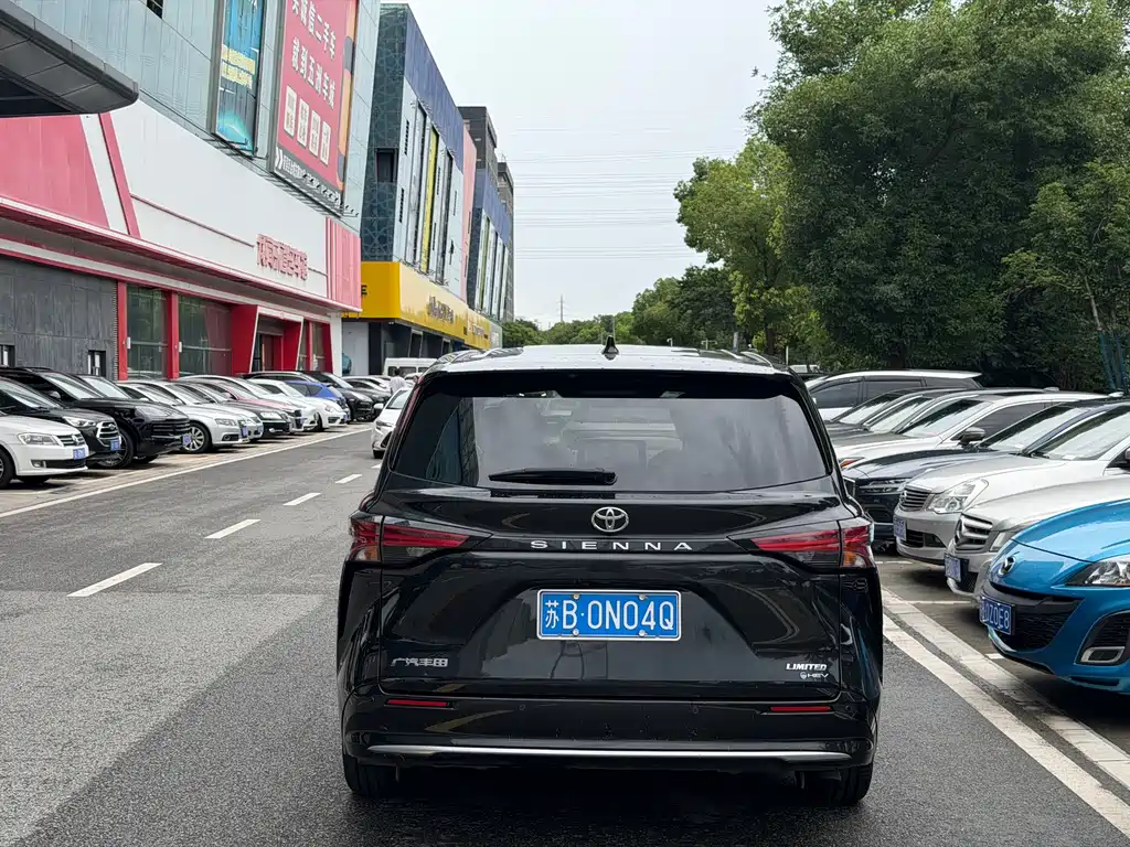 Toyota Sienna 2025