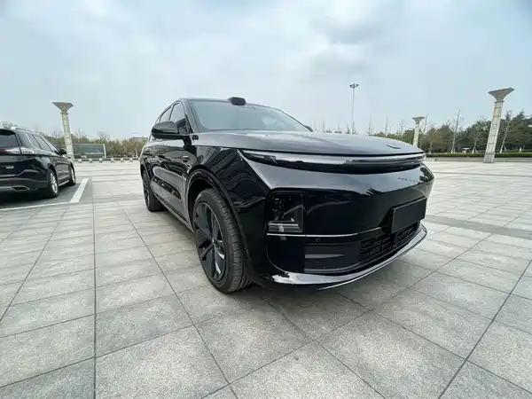 Li Auto L6 2025
