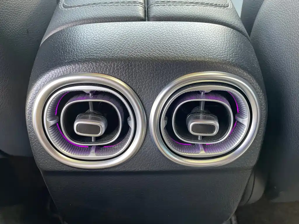 Mercedes-Benz C-Class 2023 — фото 9