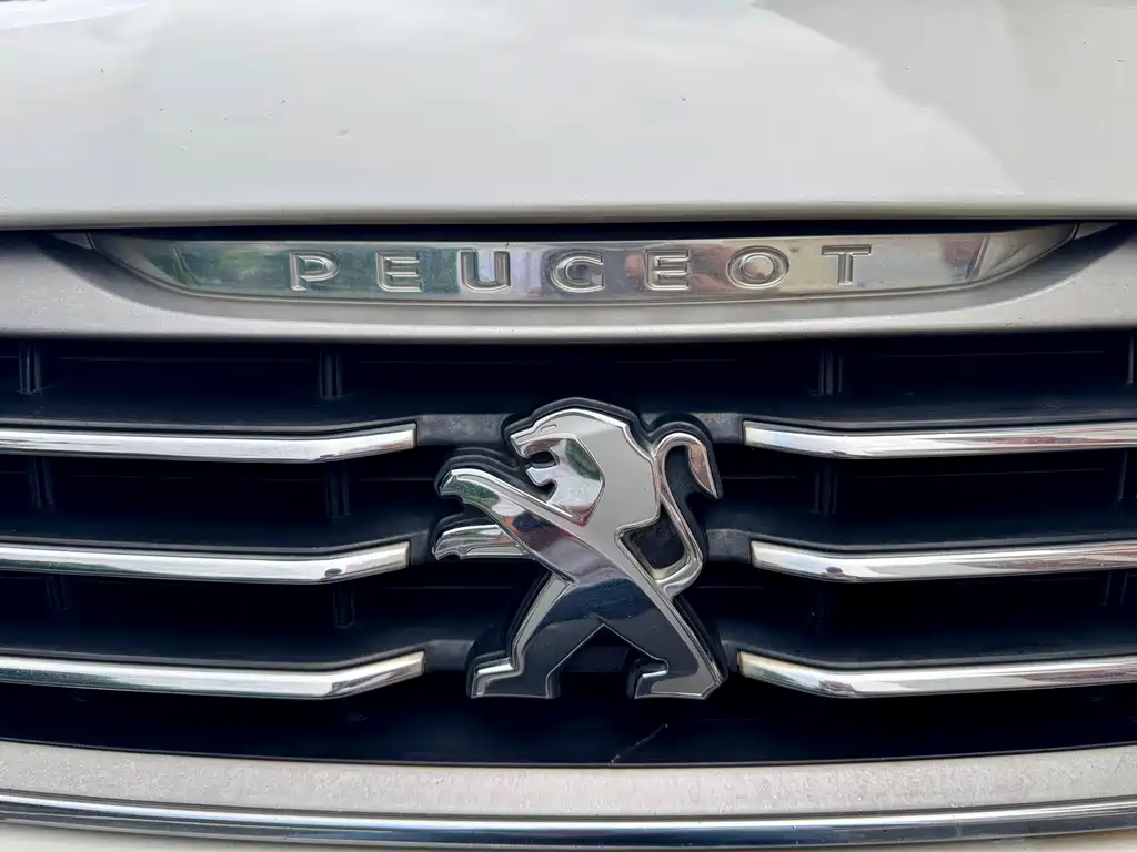 Peugeot 408 2017 — фото 20
