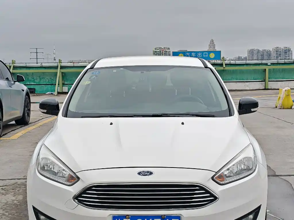 Ford Focus 2015 — фото 1