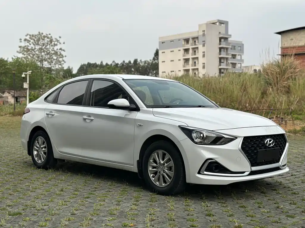 Hyundai Elantra 2019 — фото 3