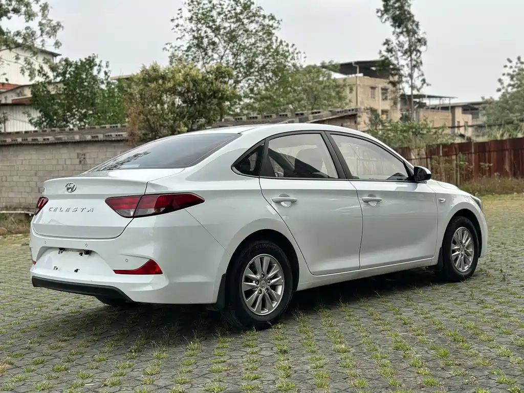 Hyundai Elantra 2019 — фото 4