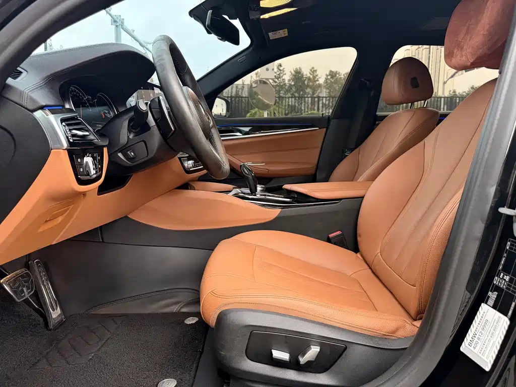BMW 5 Series 2018 — фото 10