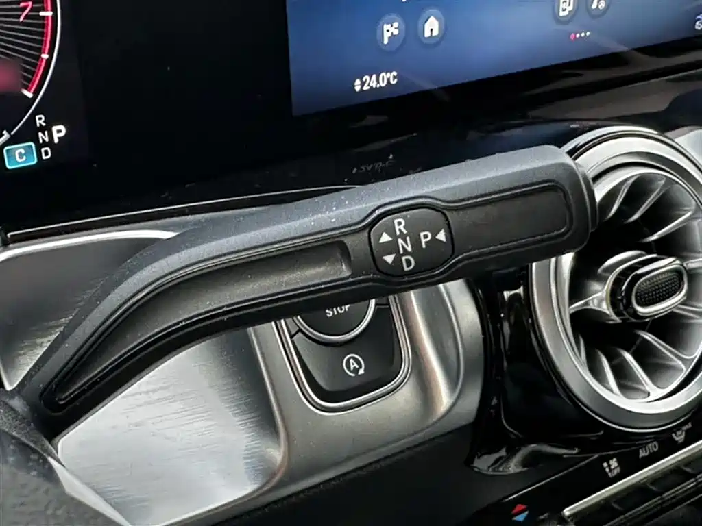 Mercedes-Benz GLB 2025 — фото 20
