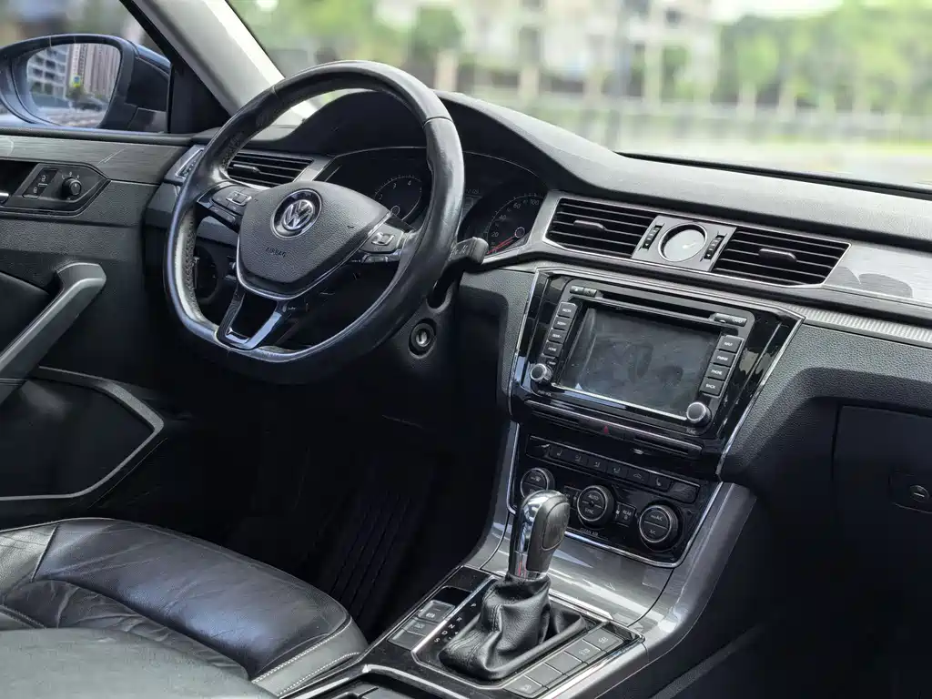 Volkswagen Passat 2017 — фото 10