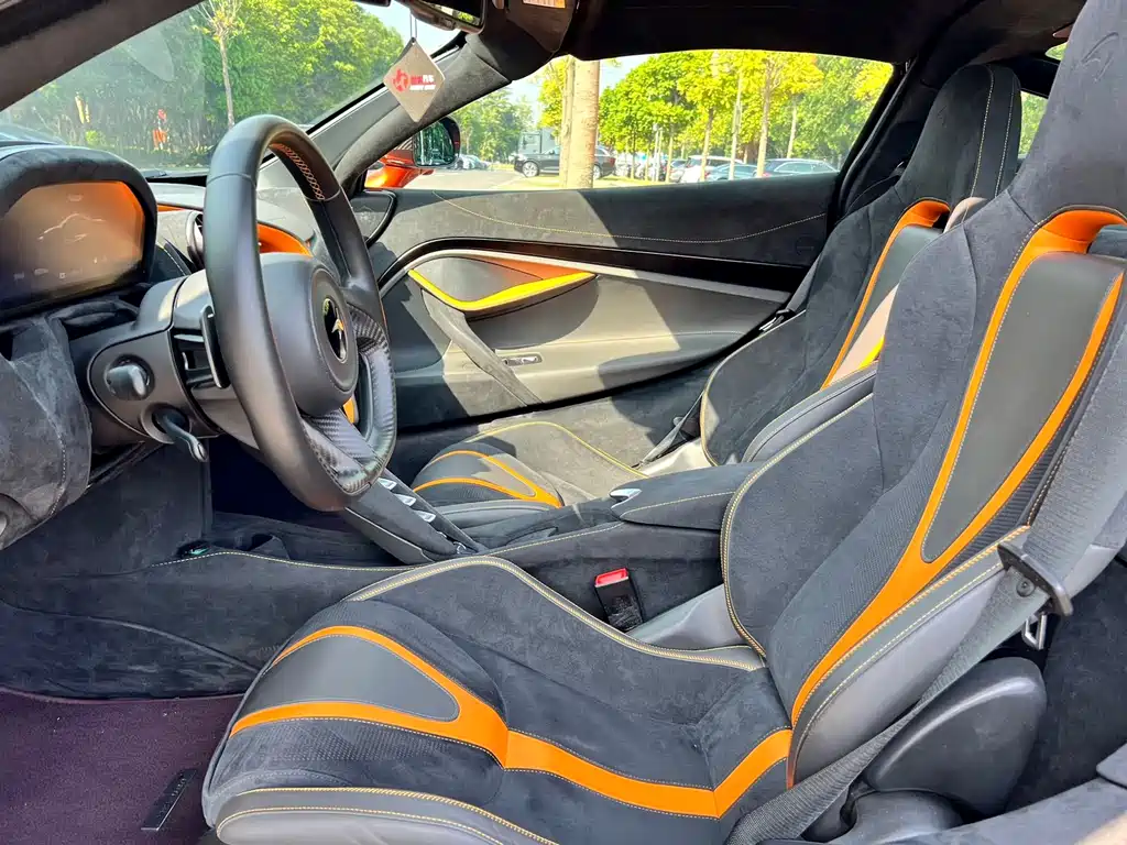 McLaren 720S 2019 — фото 11