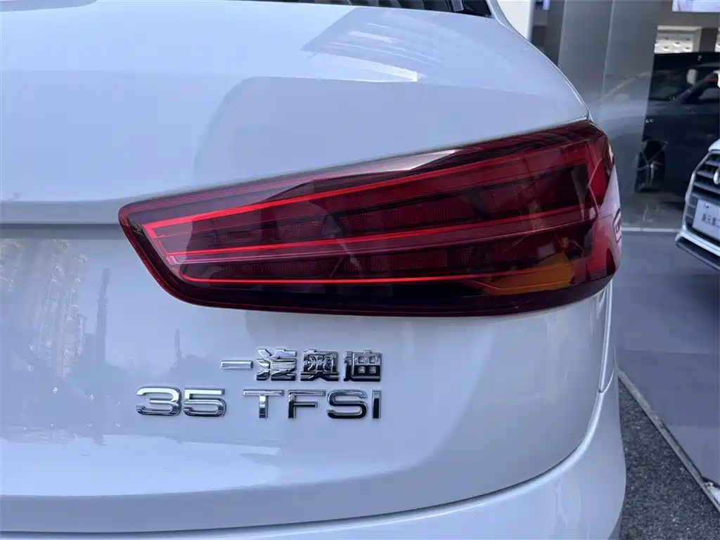 Audi Q3 2017 — фото 15