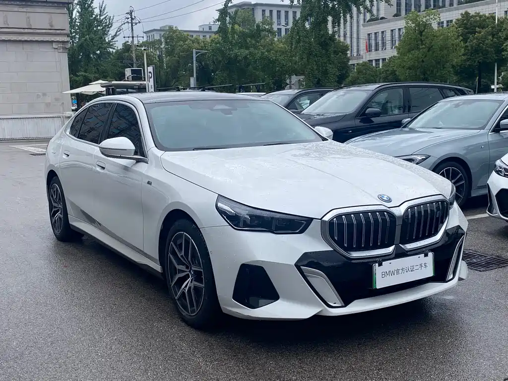BMW i5 2024 — фото 3