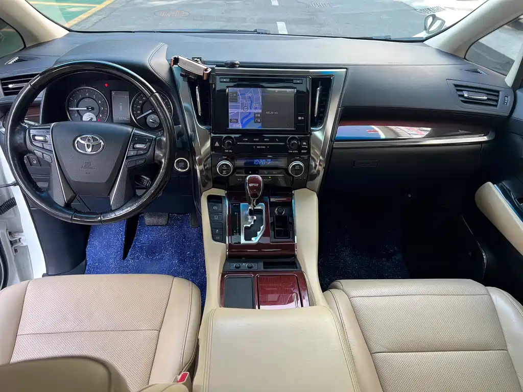 Toyota Alphard 2017 — фото 13