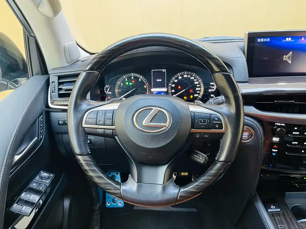 Lexus LX 2020 — фото 11
