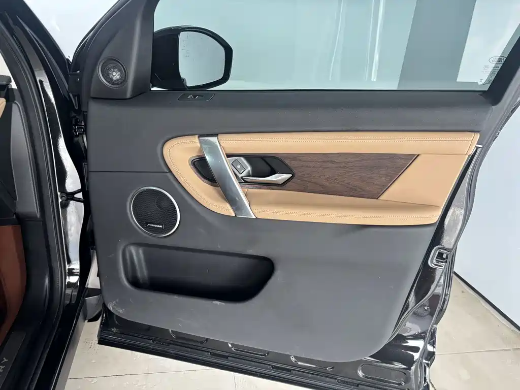 Land Rover Discovery Sport 2025 — фото 23