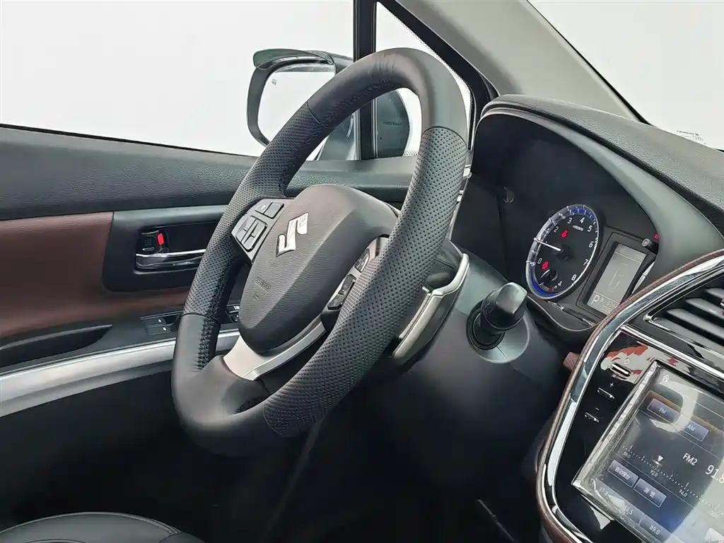Suzuki Vitara 2017 — фото 22