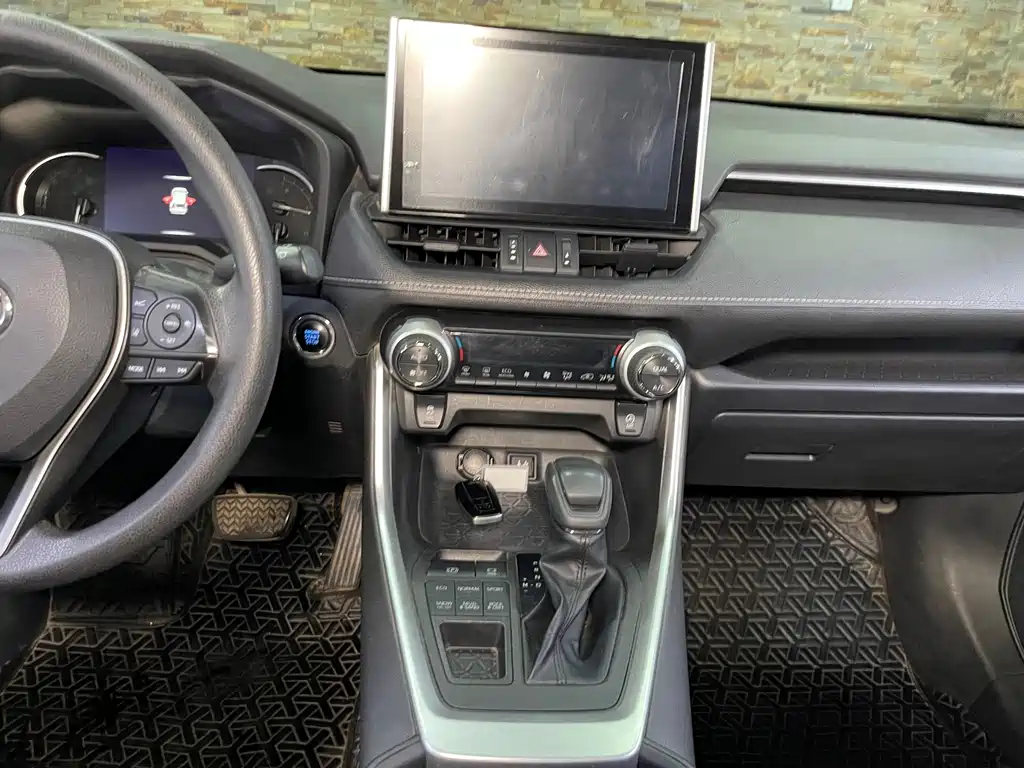Toyota RAV4 2022 — фото 10