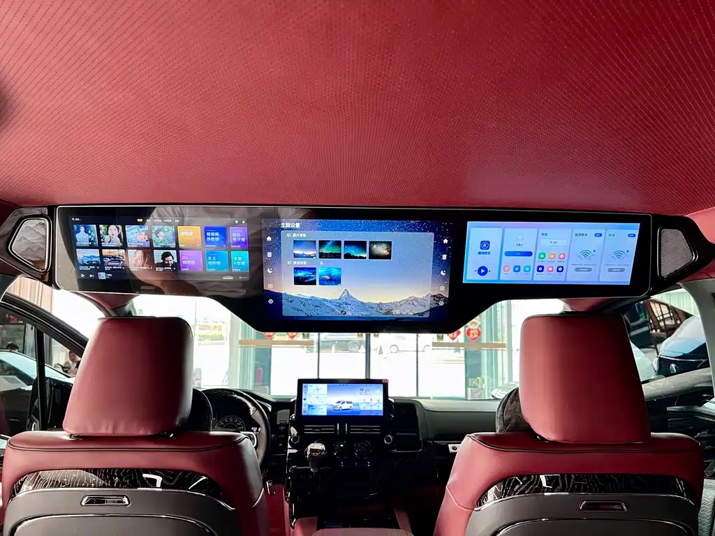 Toyota Hiace 2025 — фото 24
