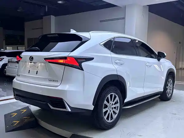 Lexus NX 2021