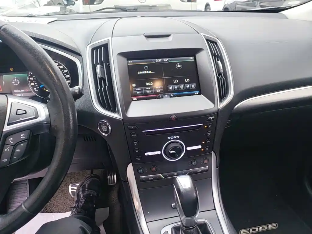 Ford Edge 2017 — фото 13
