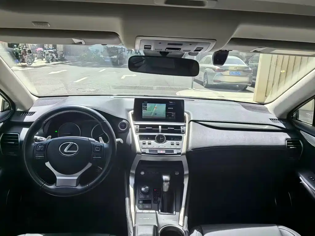 Lexus NX 2021