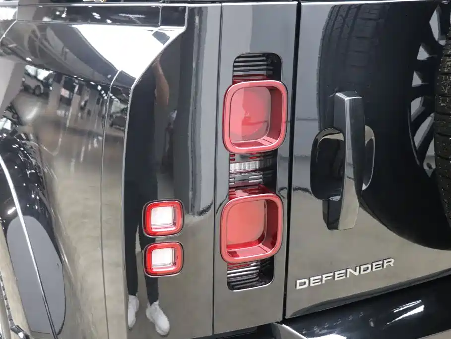 Land Rover Defender 2025 — фото 28